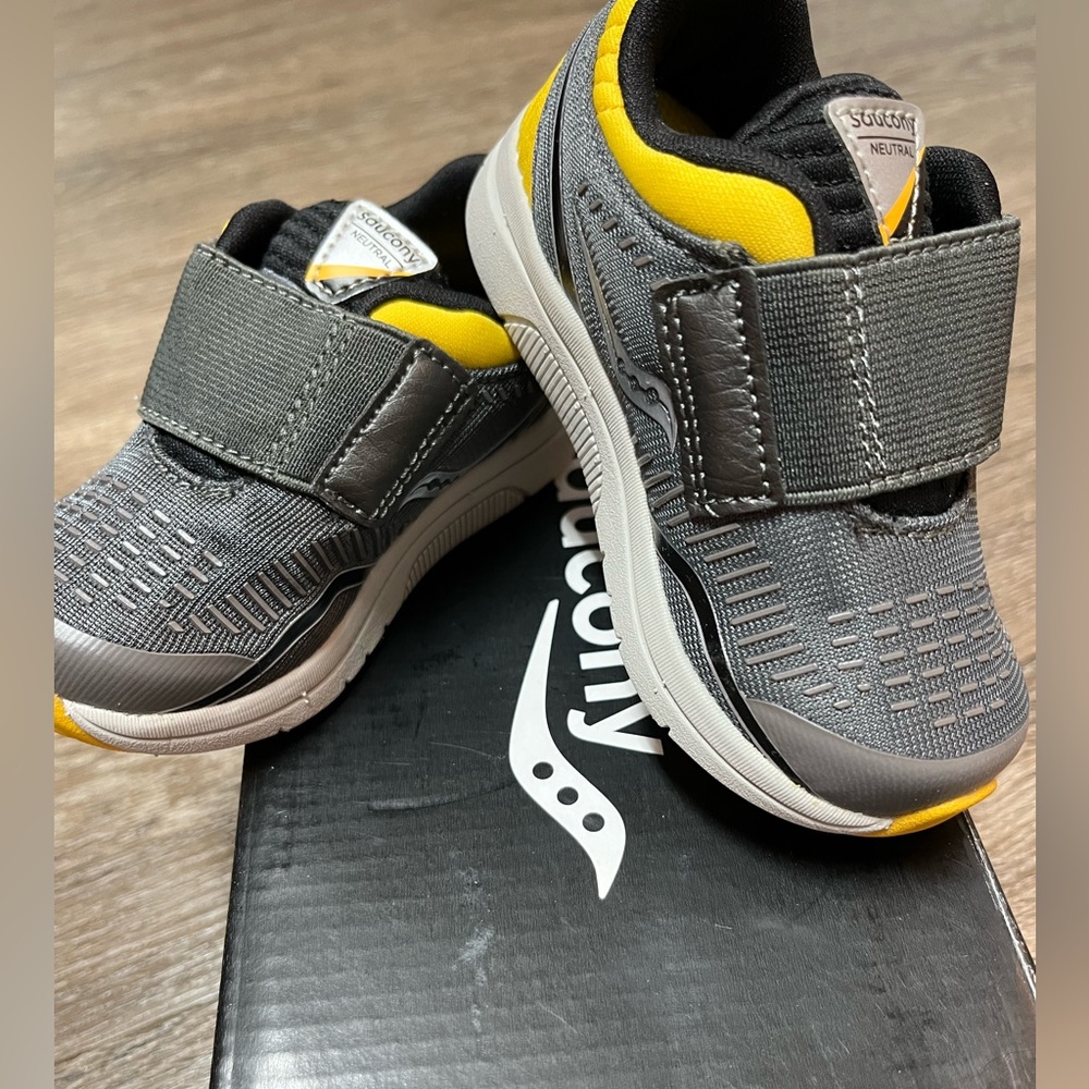 Saucony KINVARA JR Grey Yellow Velcro Strap Baby Toddler Size 5XW - Picture 9 of 10